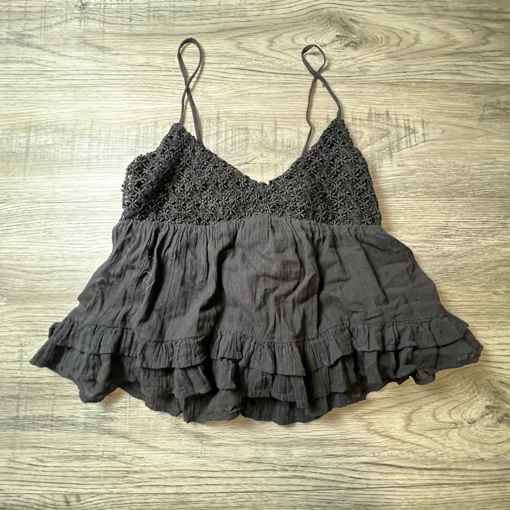 Aeropostale Cami Top Womens Medium Black Crochet Lace Tiered Ruffle Boho Smocked